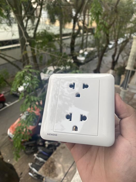 Ổ Cắm Đôi 3 Chấu Siemens Seata Trắng