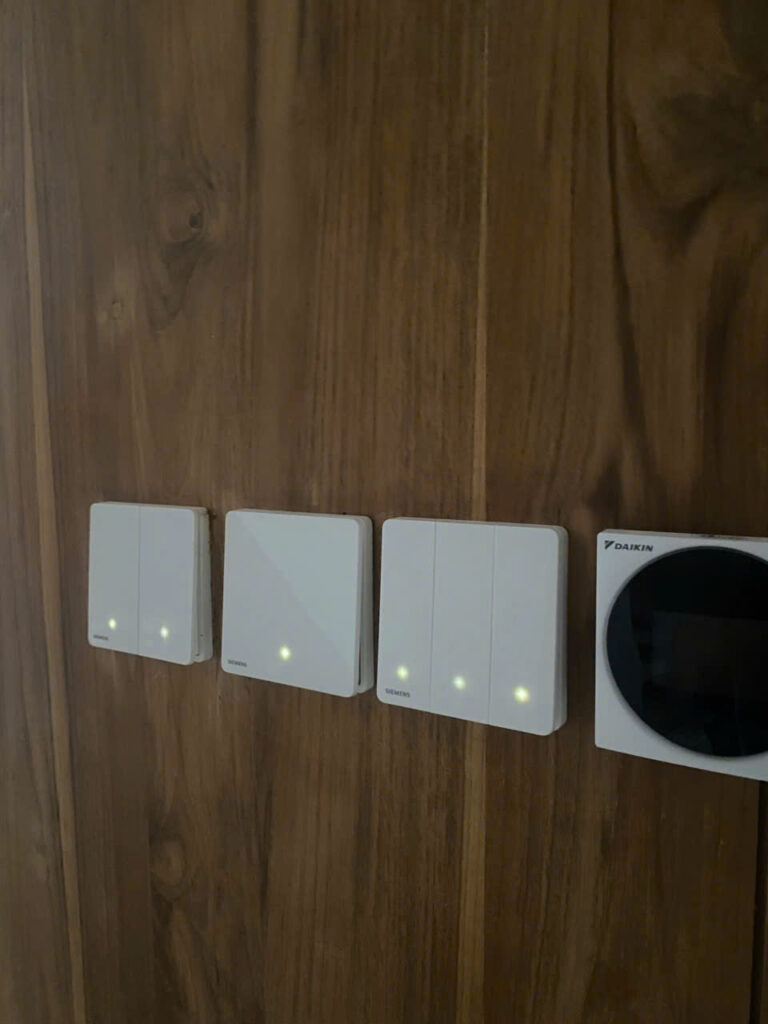Công Tắc Đức Siemens Arina Có LED Trắng