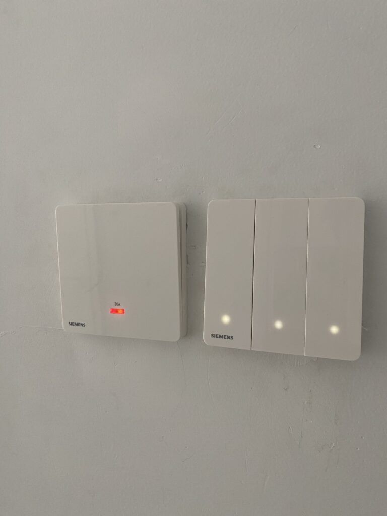 Công Tắc Đức Siemens Arina Có LED Trắng