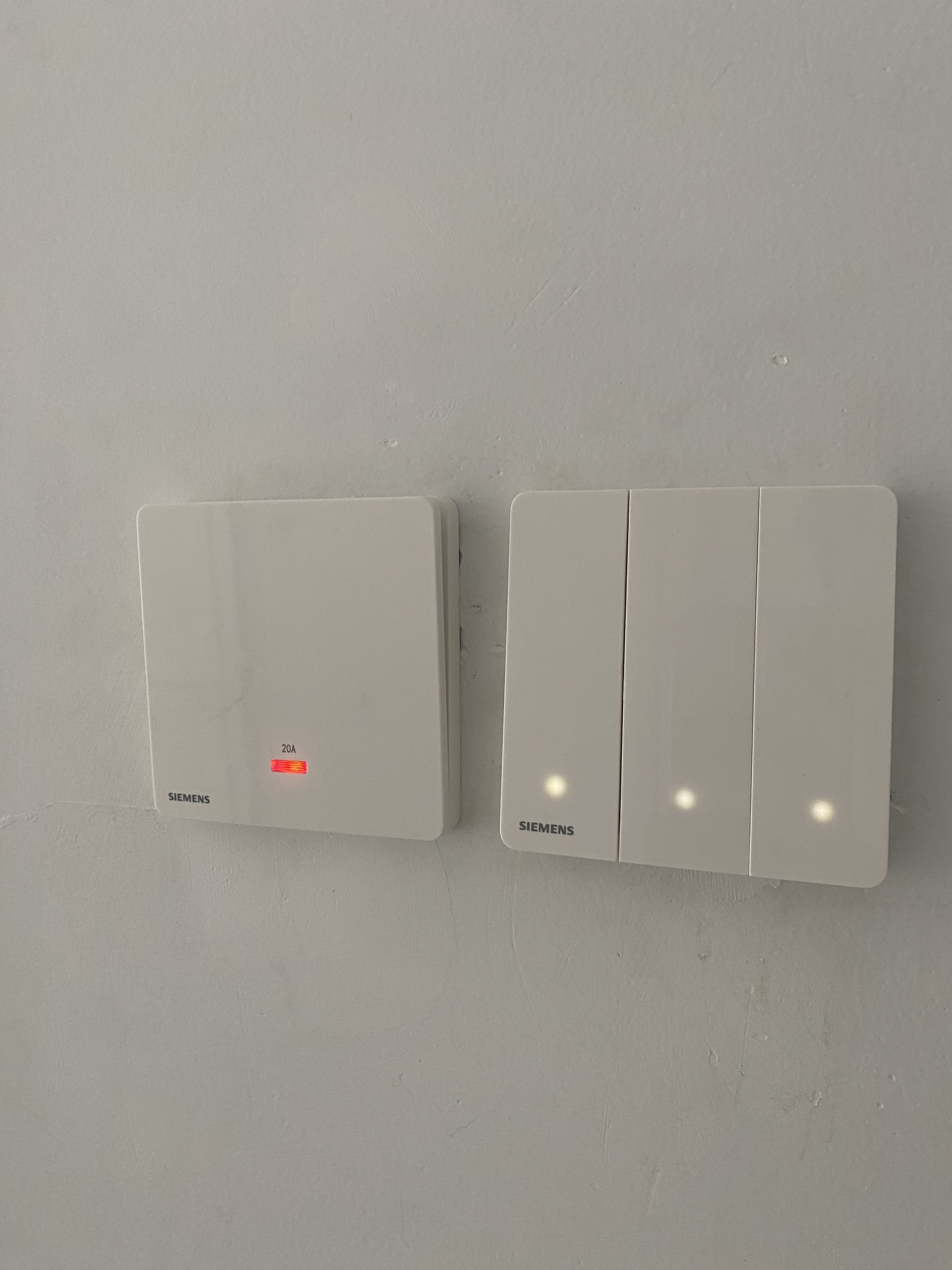 Công Tắc Đức Siemens Arina Có LED Trắng